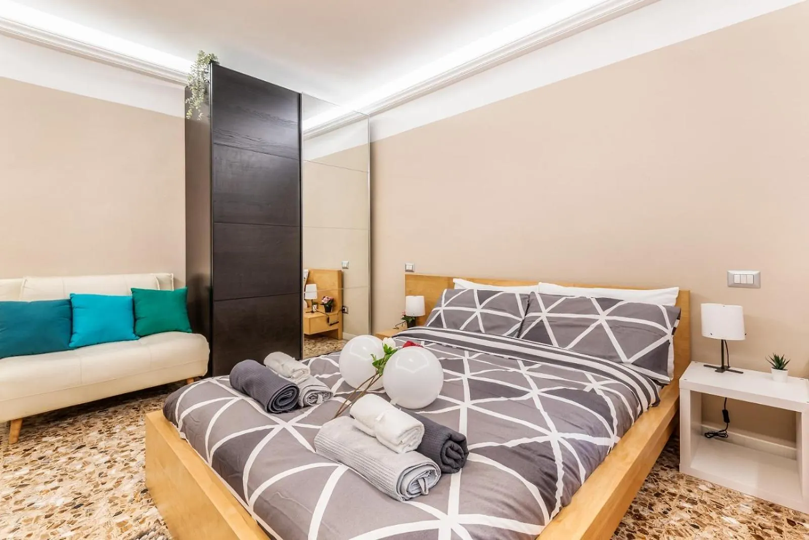 Apartment Pt.Venezia M1 In50M-Duomo10'-Stazione Centrale 9' Milan