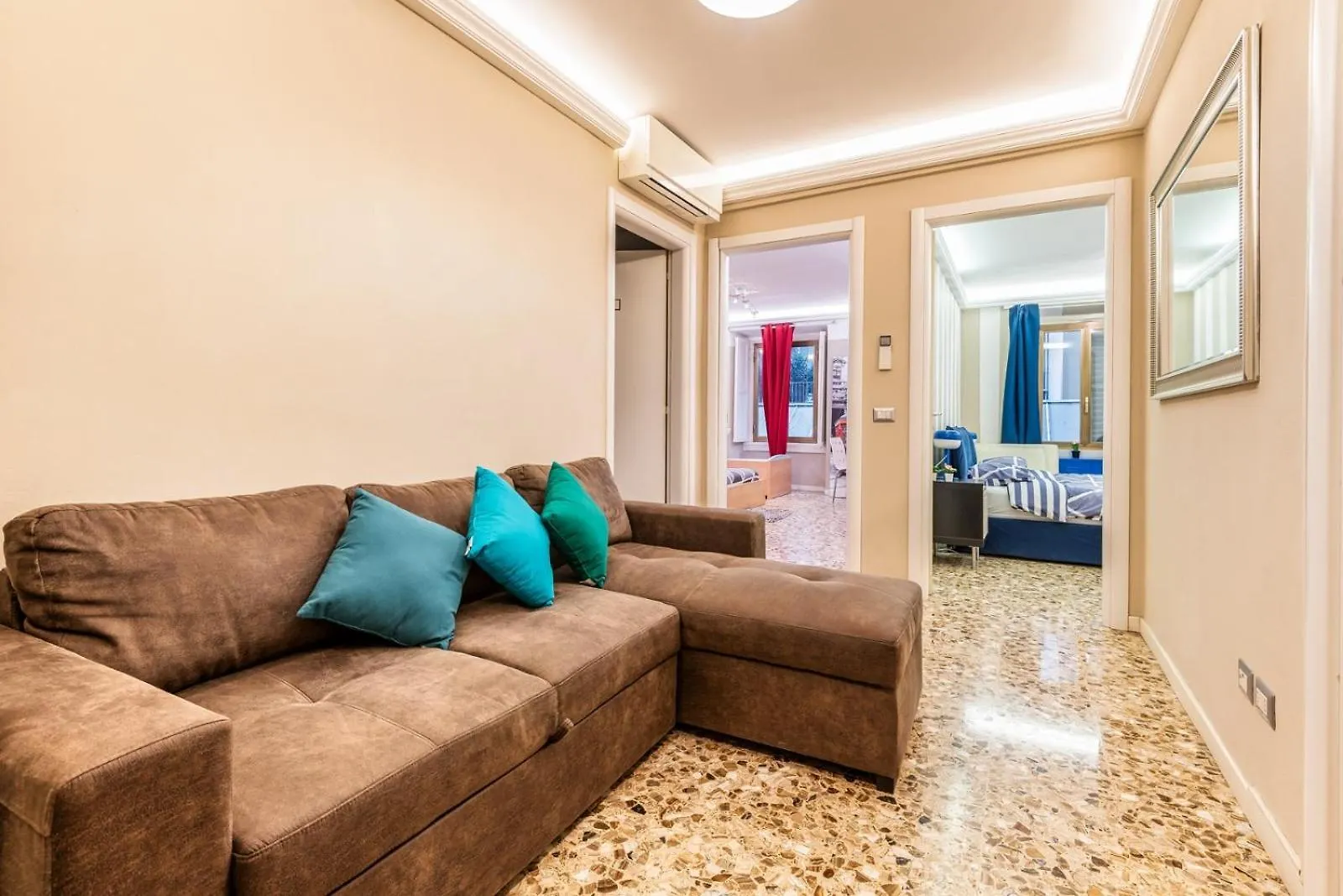Pt.Venezia M1 In50M-Duomo10'-Stazione Centrale 9' Milan